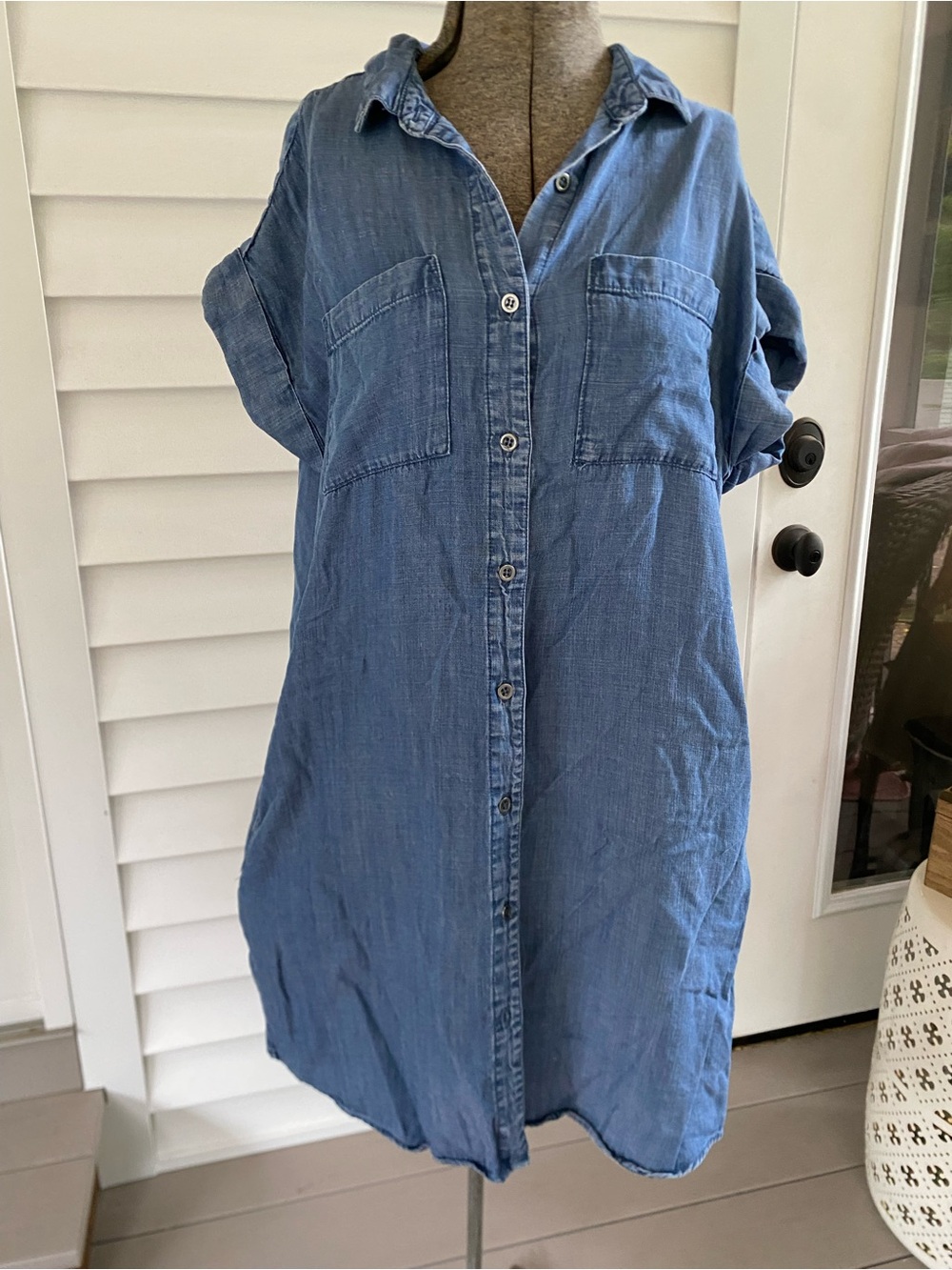 Velvet Heart Blue Button-Front Chambray Mini Dress